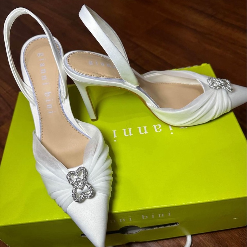 Gianni Bini White heels